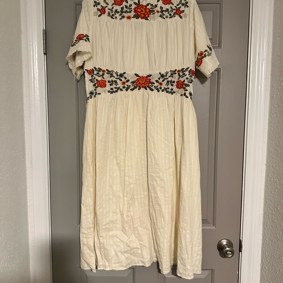 Roolee embroidered floral dress - Picture 3 of 9